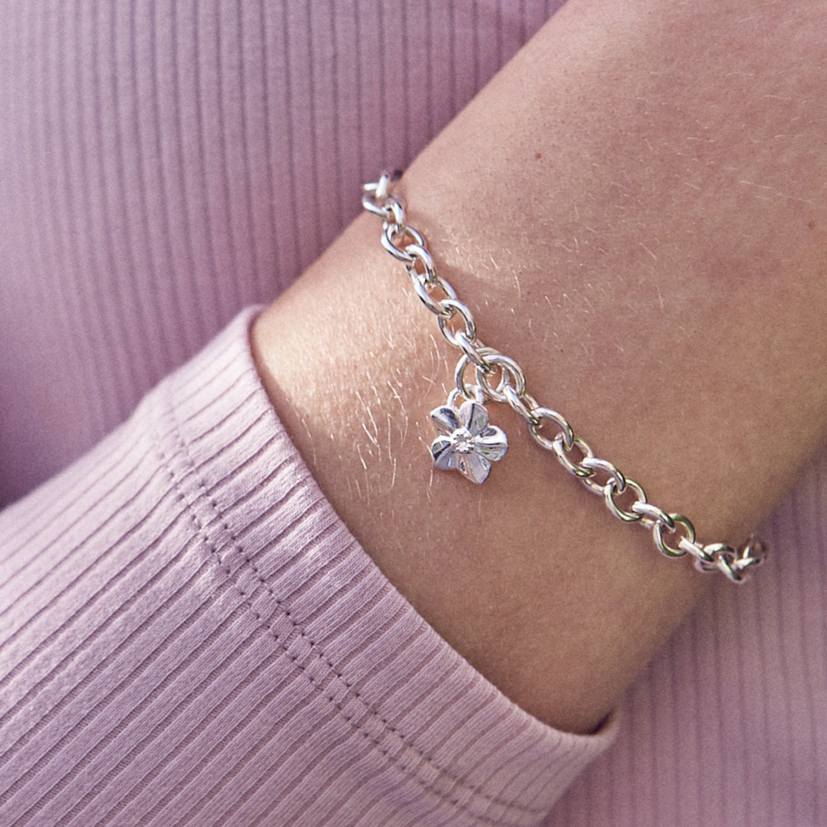 Ewige Erinnerung Personalisiertes Silber Vergissmeinnicht Bettelarmband Ewige Erinnerung Personalisiertes Silber Vergissmeinnicht Bettelarmband von ScarlettJewellery