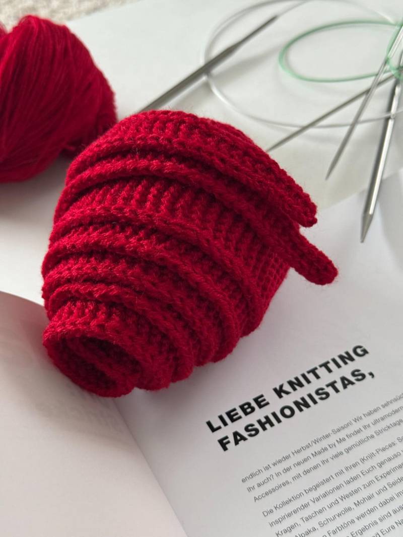 130 cm Roter Sophies Schal Handgestrickt | Kleiner Strickschal Handgefertigtes Geschenk Gestricktes Halstuch Kleines Schmales von ScarvesAndKnitsStore