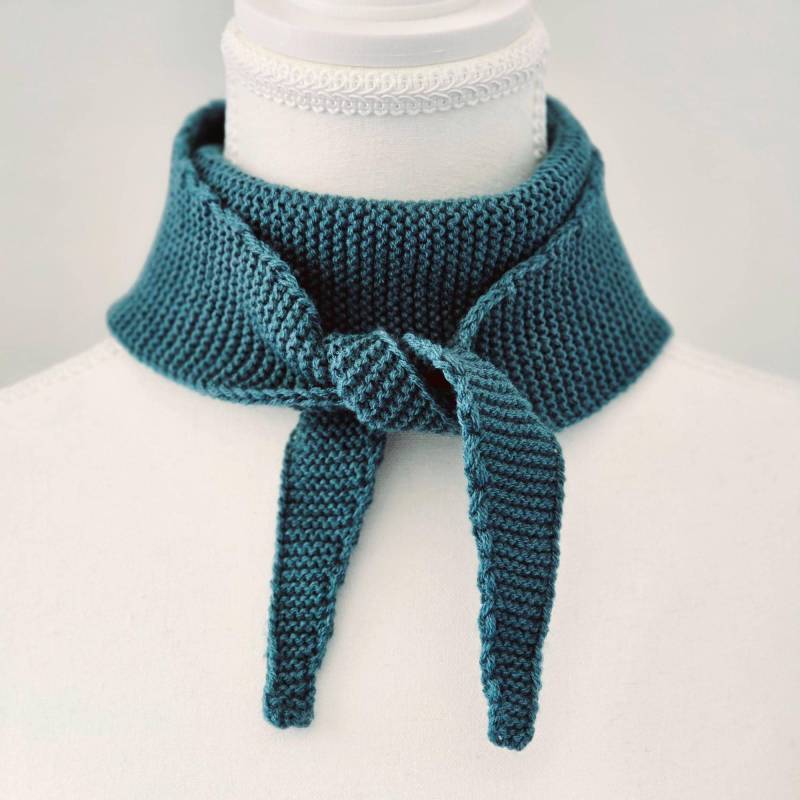 Dunkel Teal Handgestrickter Sophie Schal V1 | Kleiner Strickschal Handmade Geschenk Blau Grün Wolle Acryl Mischung Halstuch von ScarvesAndKnitsStore