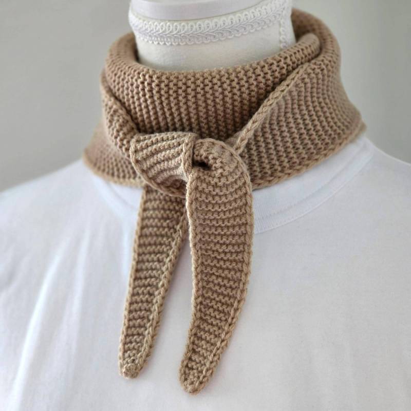 Hellbeige Handgestrickt Sophie Schal 130 cm | Kleiner Strickschal Handgefertigtes Geschenk Gestricktes Halstuch Brauntöne Hellbeige Handgestrickt Sophie Schal 130 cm | Kleiner Strickschal Handgefertigtes Geschenk Gestricktes Halstuch Brauntöne von ScarvesAndKnitsStore