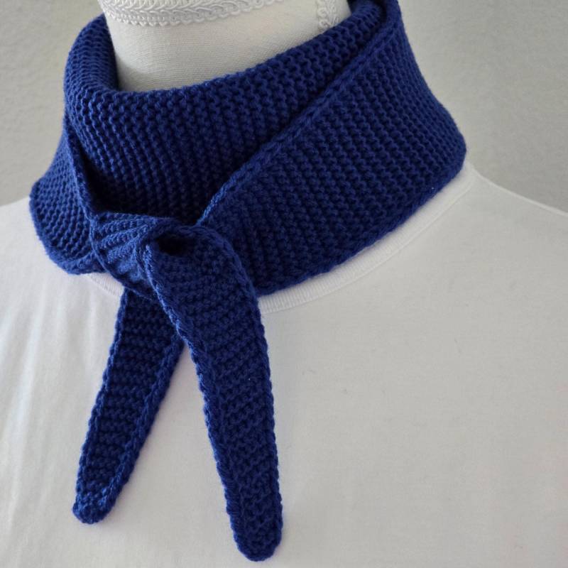 Kobalt Blau Handgestrickt Sophie Schal V2 | Kleiner Strickschal Handmade Geschenk Gestricktes Halstuch Shades Of Blue von ScarvesAndKnitsStore