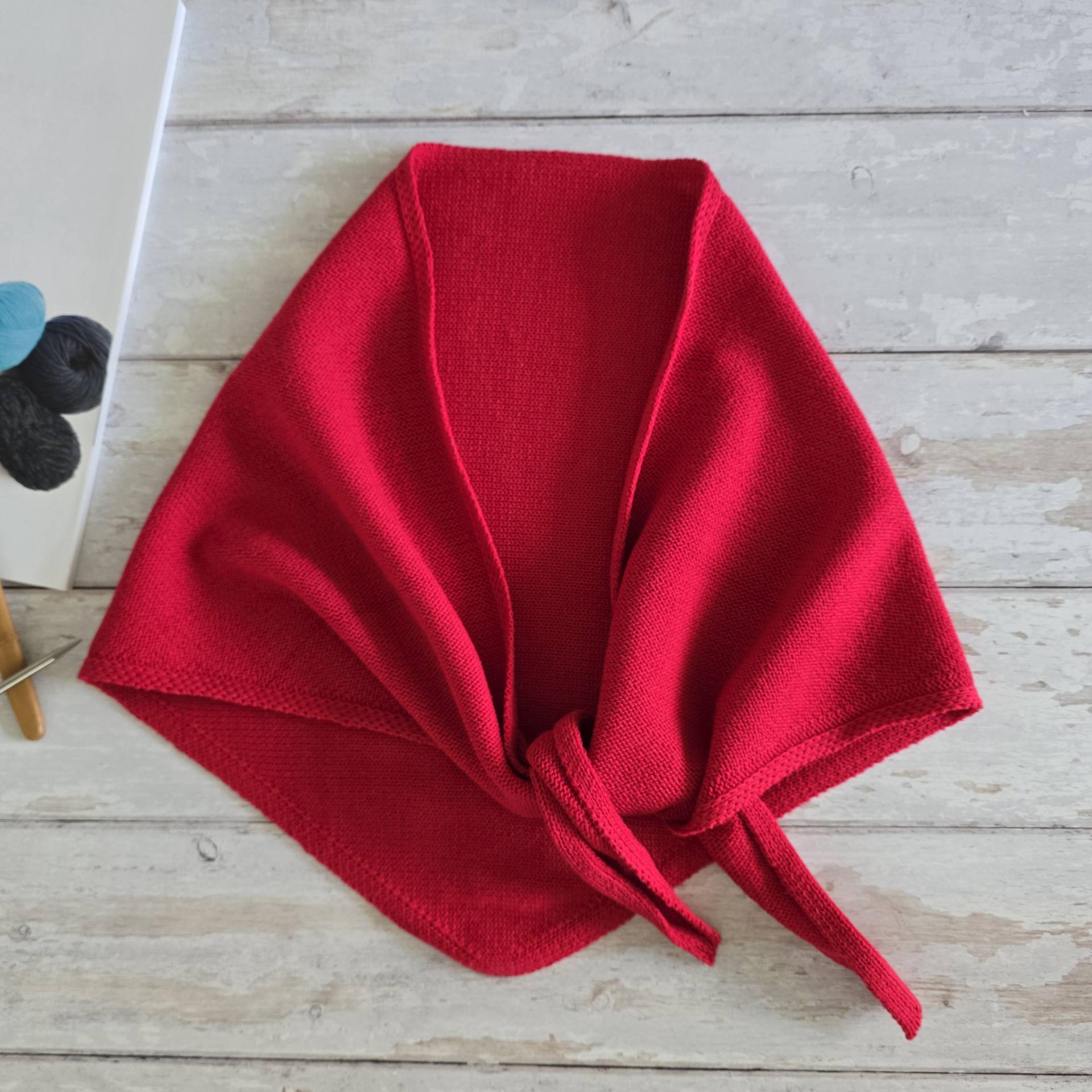 Rotes Baumwoll Stricktuch, Kopftuch, Handgefertigtes Bandana, Dreieckstuch, Geschenk Rotes Baumwoll Stricktuch, Kopftuch, Handgefertigtes Bandana, Dreieckstuch, Geschenk von ScarvesAndKnitsStore
