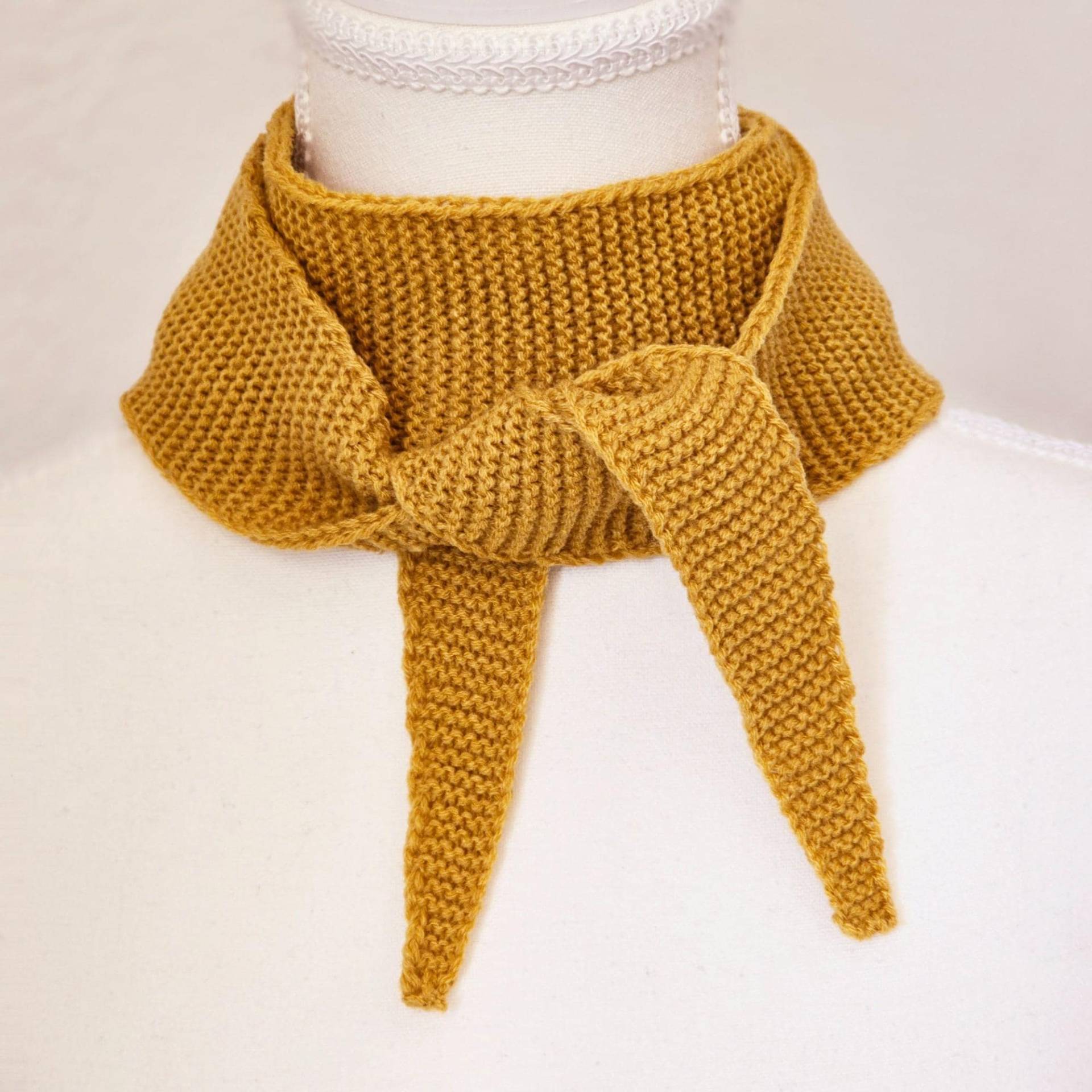 Senfgelber Sophies Schal V1 | Handgestrickter Handgefertigtes Geschenk Wolle Acryl Mischung Halstuch von ScarvesAndKnitsStore