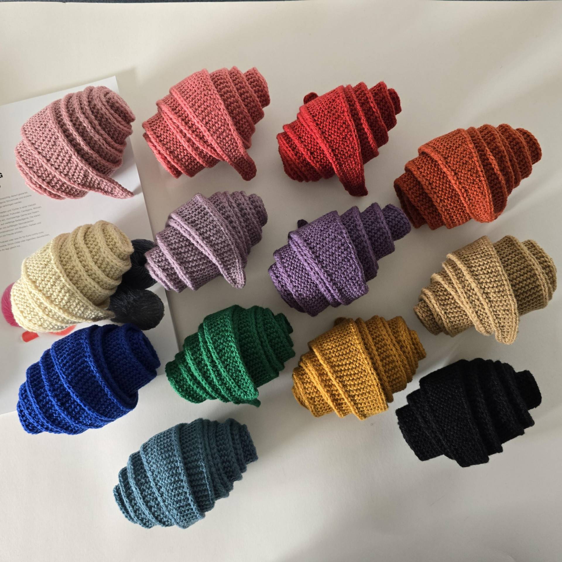Sophie Schal 130 cm Handgestrickt | Kleiner Strickschal Handgefertigtes Geschenk Gestricktes Halstuch Kleines Schmales Farbkarte 01 Sophie Schal 130 cm Handgestrickt | Kleiner Strickschal Handgefertigtes Geschenk Gestricktes Halstuch Kleines Schmales Farbkarte 01 von ScarvesAndKnitsStore