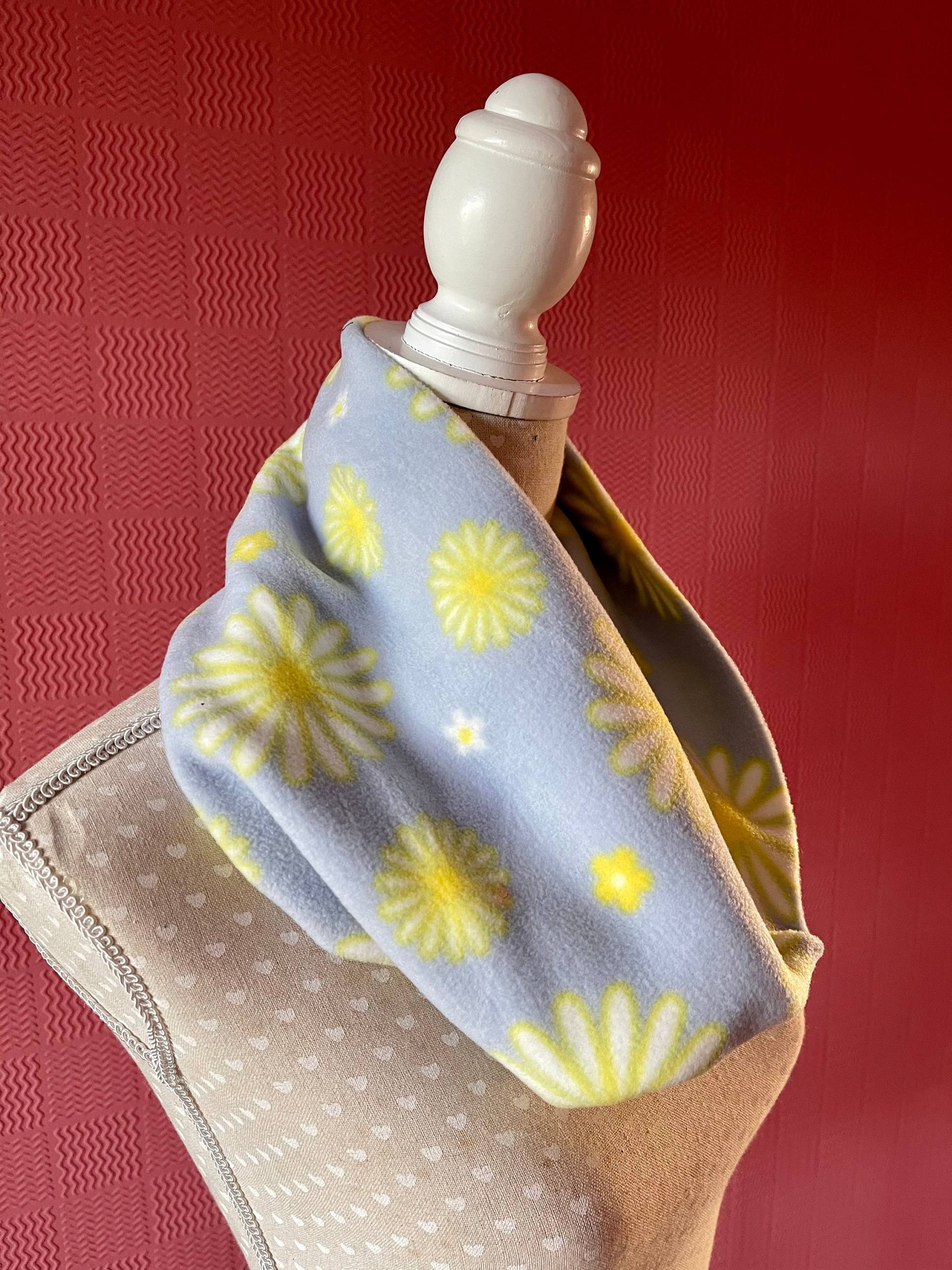 Blau Fleece Snood Gelbe Blumen Ditsy Schlauchschal Unisex Geschenk von Scarvestorock