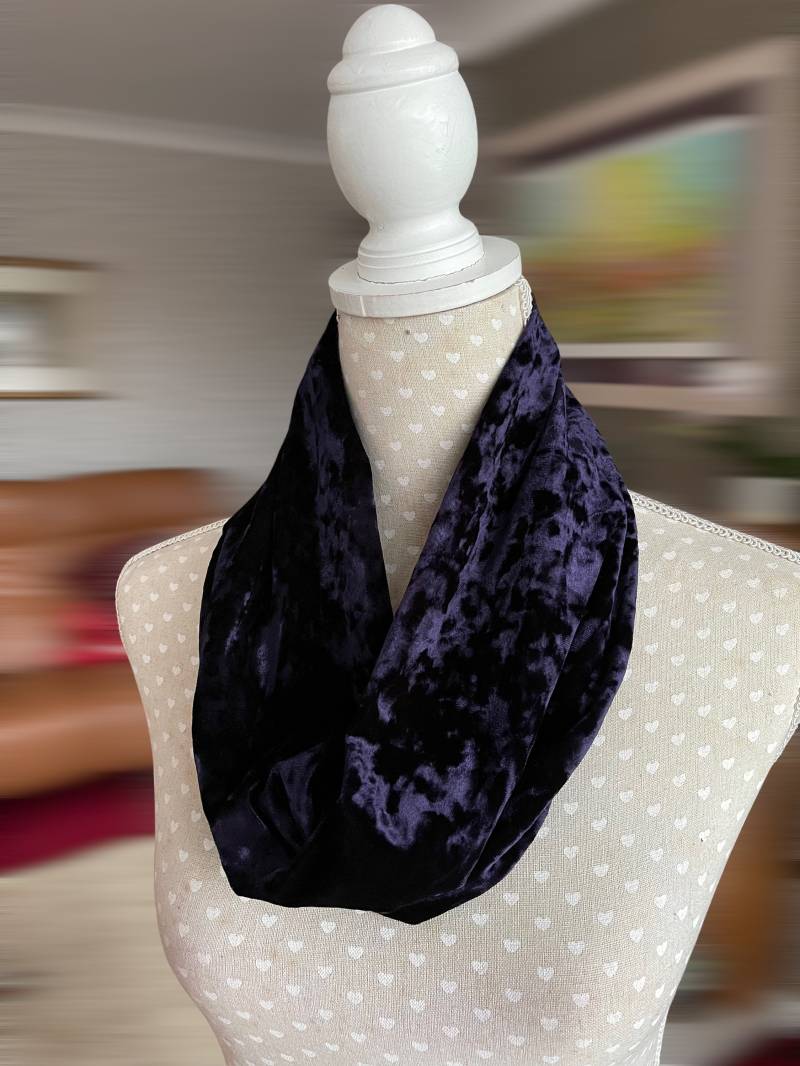 Marmorierter Samt-Rauchschal Tintenblauer Schal von Scarvestorock