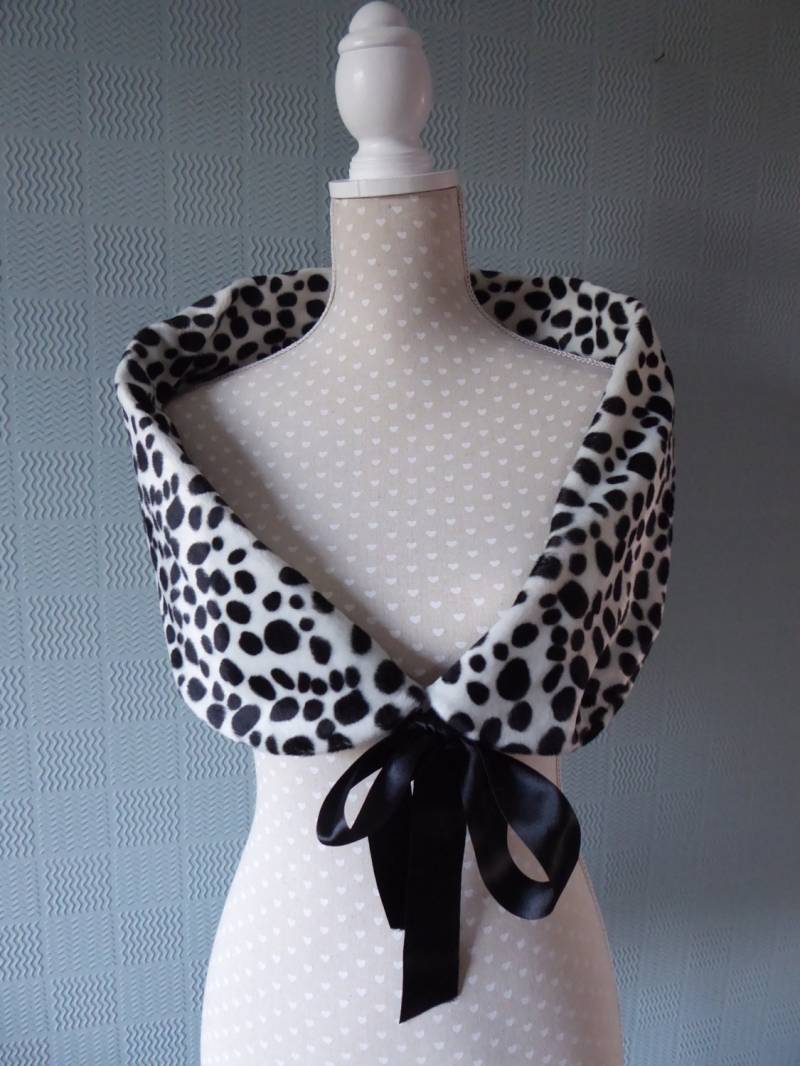 Dalmatiner Print Kunstpelz Stola Erwachsene & Kinder Halloween Kostüm von Scarvestorock