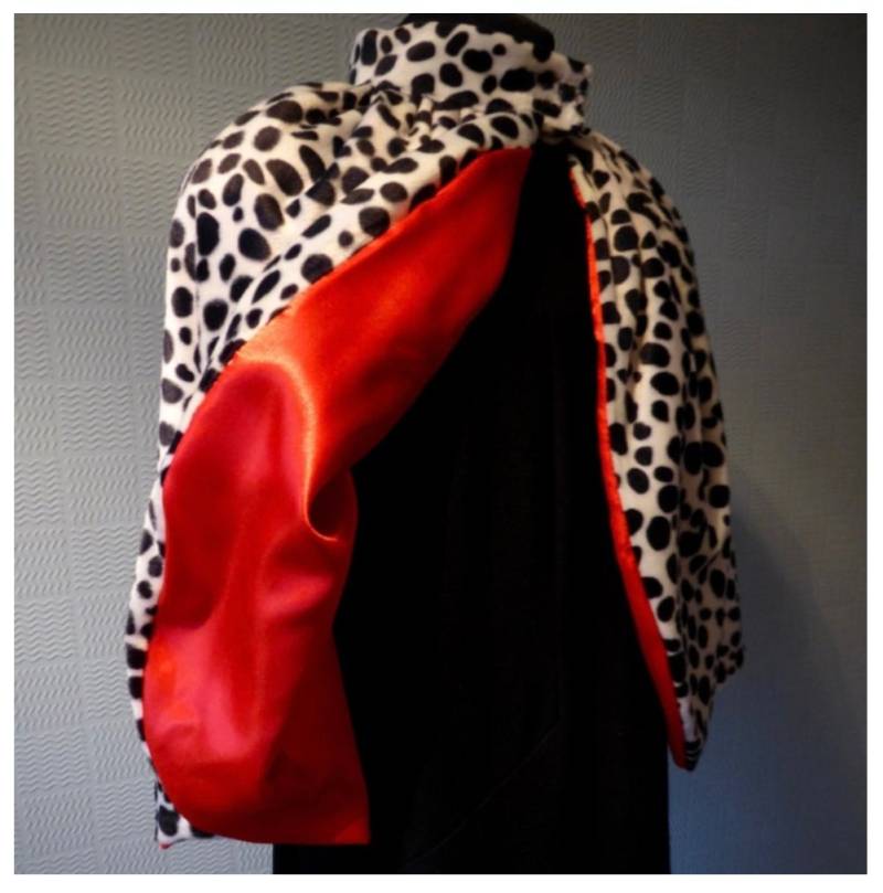 Dalmatiner Kostüm, Kunstpelz Umhang, Schwarz Weiß Gefleckter Wrap von Scarvestorock