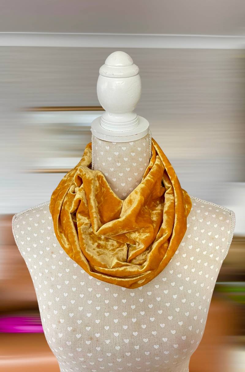 Goldener Samt-Schlauchschal, Marmorierter Schal, Schlauchschal, Halswärmer, Unisex Geschenk von Scarvestorock