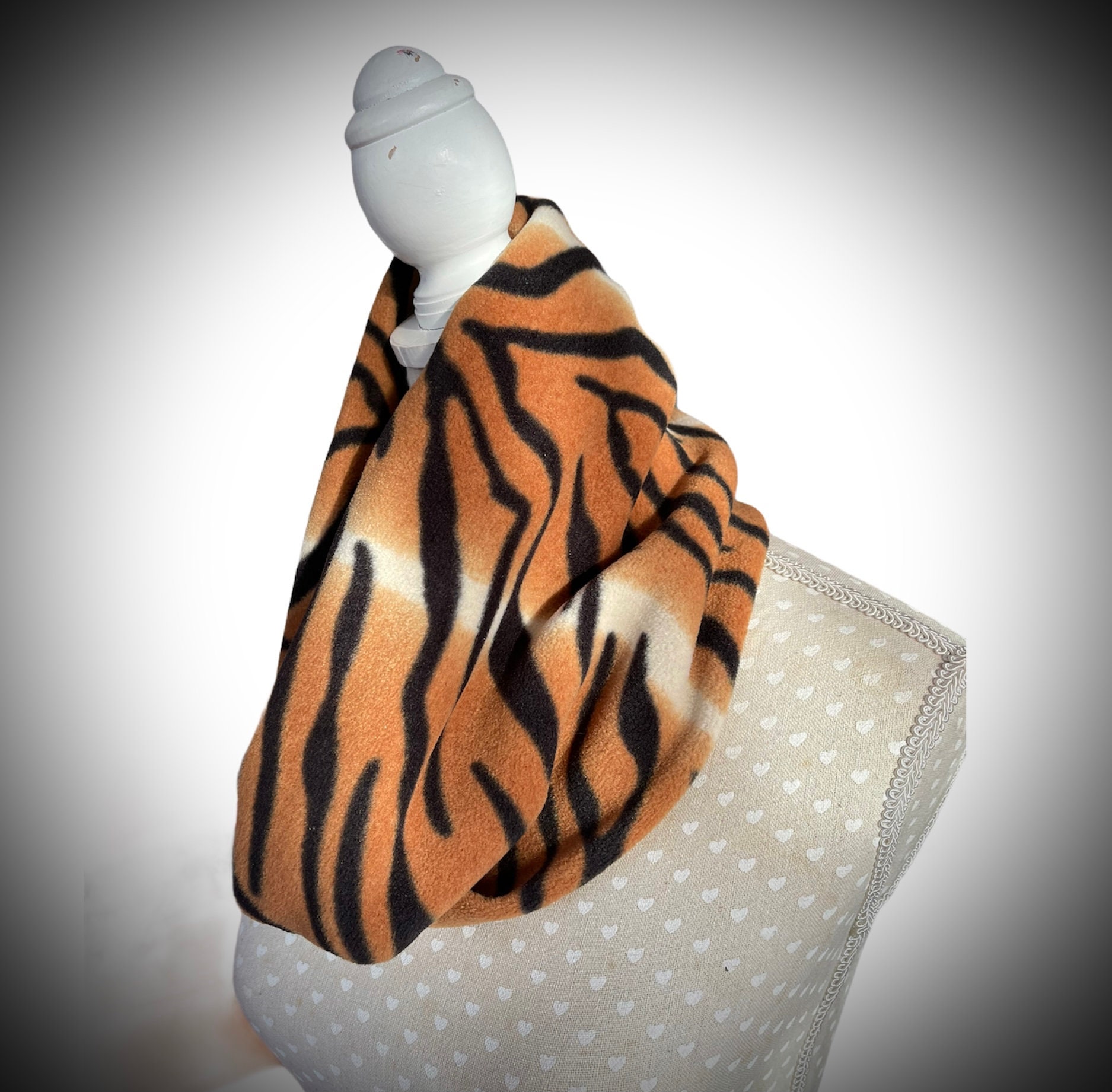 Tiger Muster Fleece Snood Handgemachter Kragen von Scarvestorock