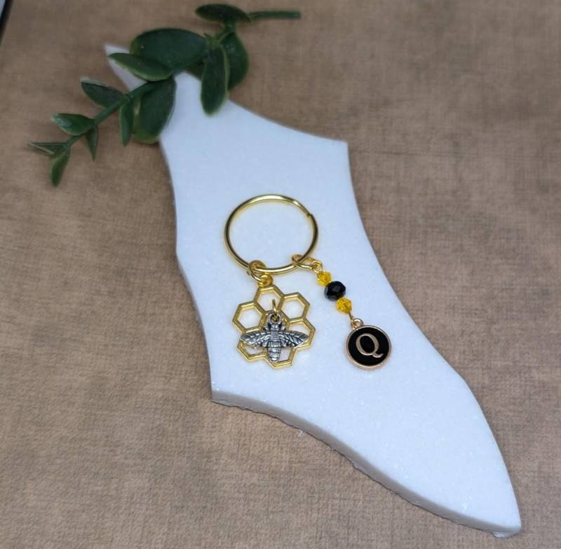 Biene Bienenstock Schlüsselanhänger, Bienen Geschenk, Ursprünglicher Schlüsselring, Und Wabe, Maßgeschneidertes Bienengeschenk, Personalisiert Biene Bienenstock Schlüsselanhänger, Bienen Geschenk, Ursprünglicher Schlüsselring, Und Wabe, Maßgeschneidertes Bienengeschenk, Personalisiert von ScatterlingDesigns