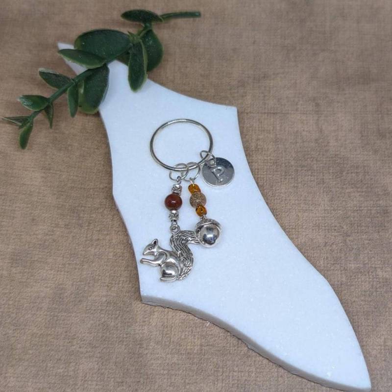 Eichhörnchen Und Eichel Schlüsselanhänger Mit Glasperlen | Natur-Liebhaber-Geschenk von ScatterlingDesigns