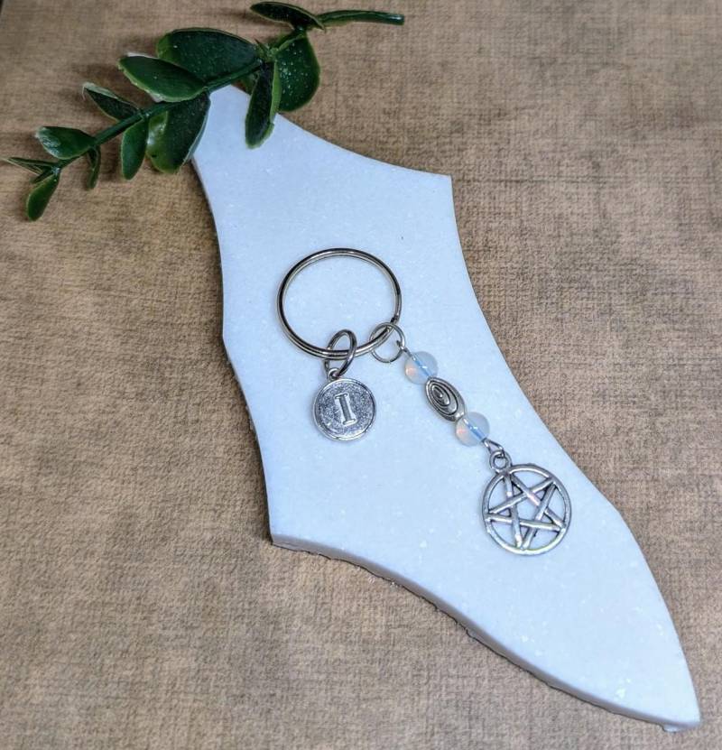 Pentagramm Schlüsselanhänger Mit Charme, Mondstein Schlüsselanhänger, Wicca Pentagramm Schlüsselanhänger Mit Charme, Mondstein Schlüsselanhänger, Wicca von ScatterlingDesigns