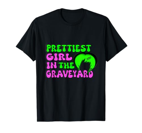 Mädchen auf dem Friedhof Szene Kid Y2K Emo T-Shirt von Scenestar