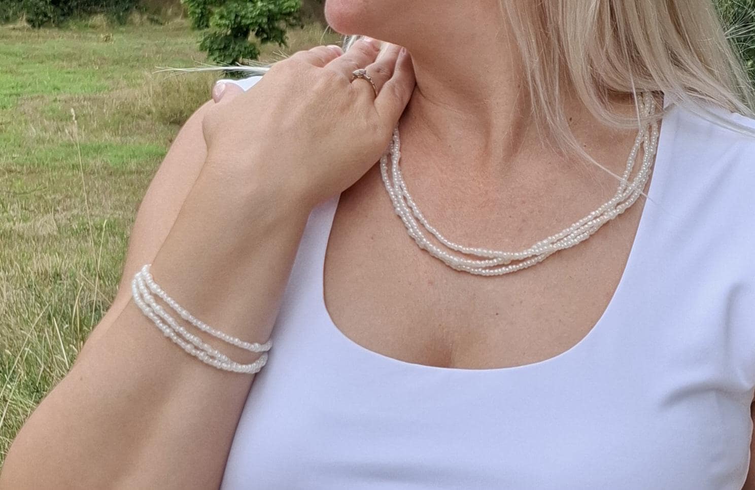 Elara Armband - Weißes Glasperlenarmband, 3-Reihig, Passend Zu Mondlicht & Moonlight Glow Elara Armband - Weißes Glasperlenarmband, 3-Reihig, Passend Zu Mondlicht & Moonlight Glow von ScentofBeautyDesign
