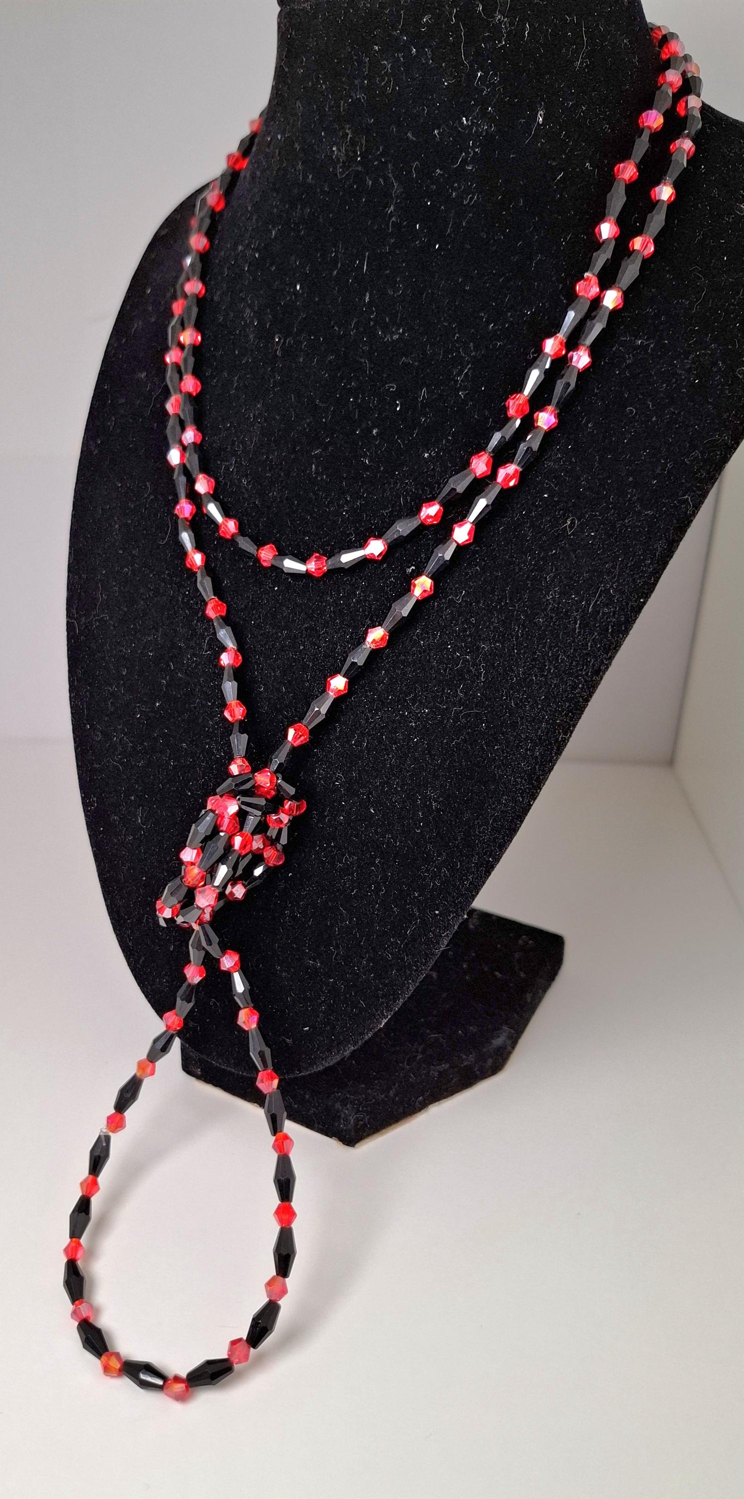 Rubinrausch - Lange Kette Mit Roten & Schwarzen Glasperlen | Handgemacht 100 cm Unikat Elegant Rubinrausch - Lange Kette Mit Roten & Schwarzen Glasperlen | Handgemacht 100 cm Unikat Elegant von ScentofBeautyDesign