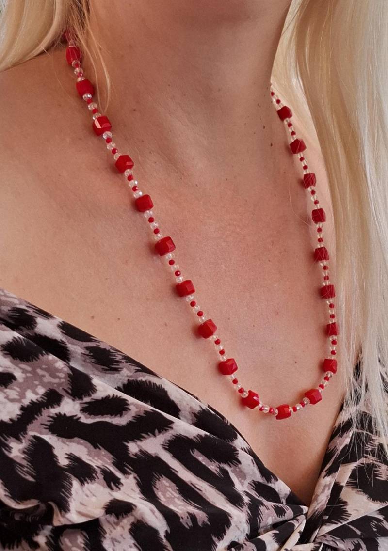 Crystal Red - Handgefertigte Glasperlenkette in Rot & Kristall, 60 cm, Eleganter Boho Schmuck, Geschenkidee Crystal Red - Handgefertigte Glasperlenkette in Rot & Kristall, 60 cm, Eleganter Boho Schmuck, Geschenkidee von ScentofBeautyDesign