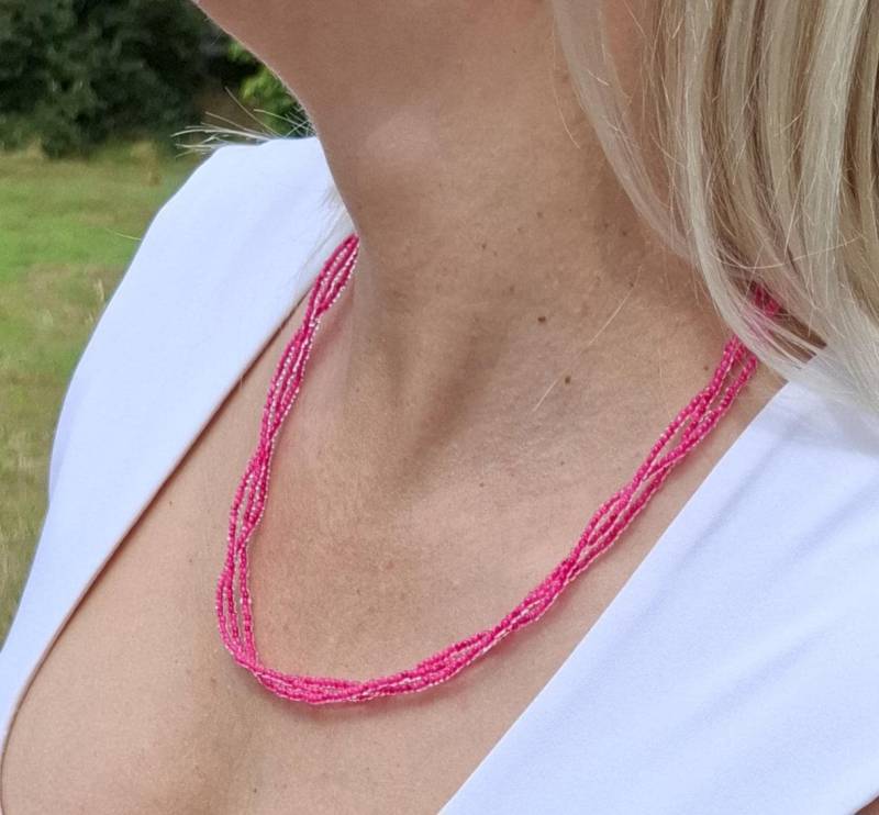 Pink Allure - Dreireihige Glasperlenkette in | Handgemacht Elegant & Modern Geschenkidee Pink Allure - Dreireihige Glasperlenkette in | Handgemacht Elegant & Modern Geschenkidee von ScentofBeautyDesign