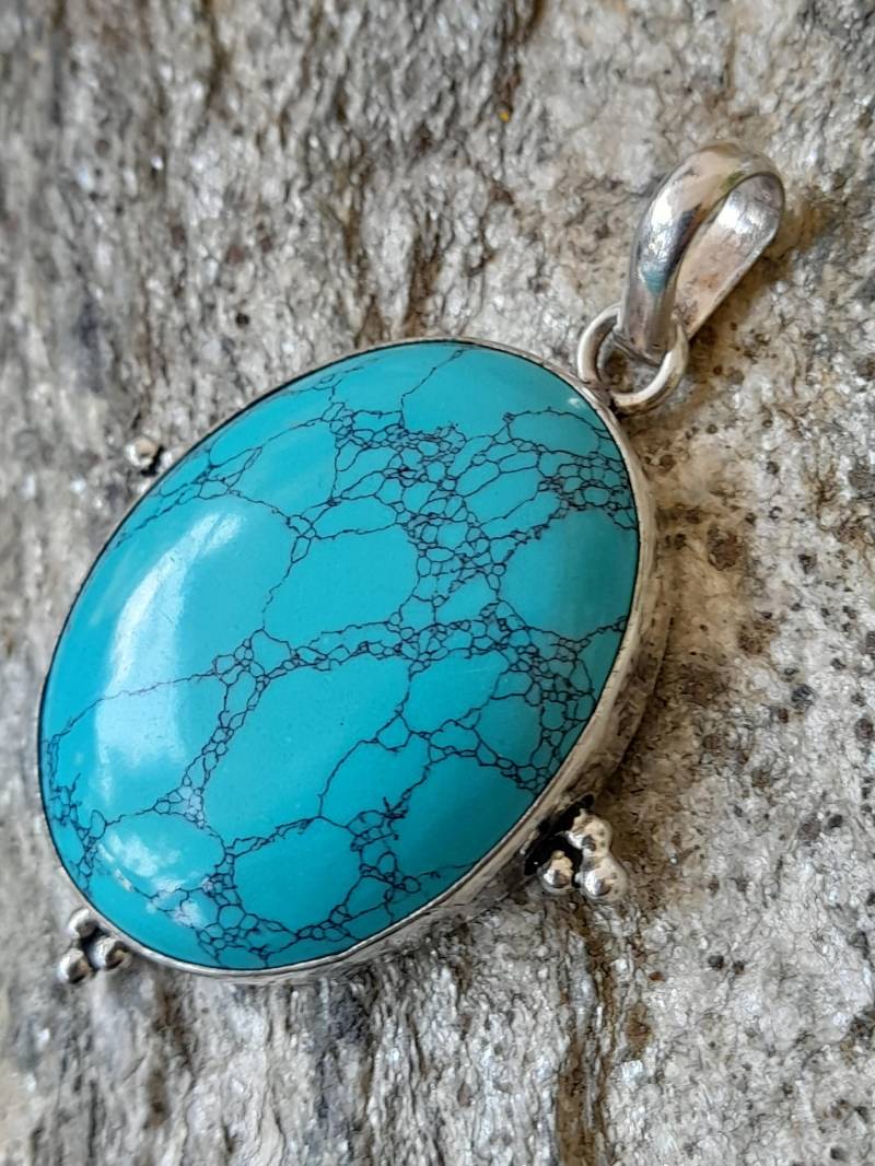 Anhänger Für Kette Mit Ovalem Türkisstein in Silber Gefaßt von Schabanag