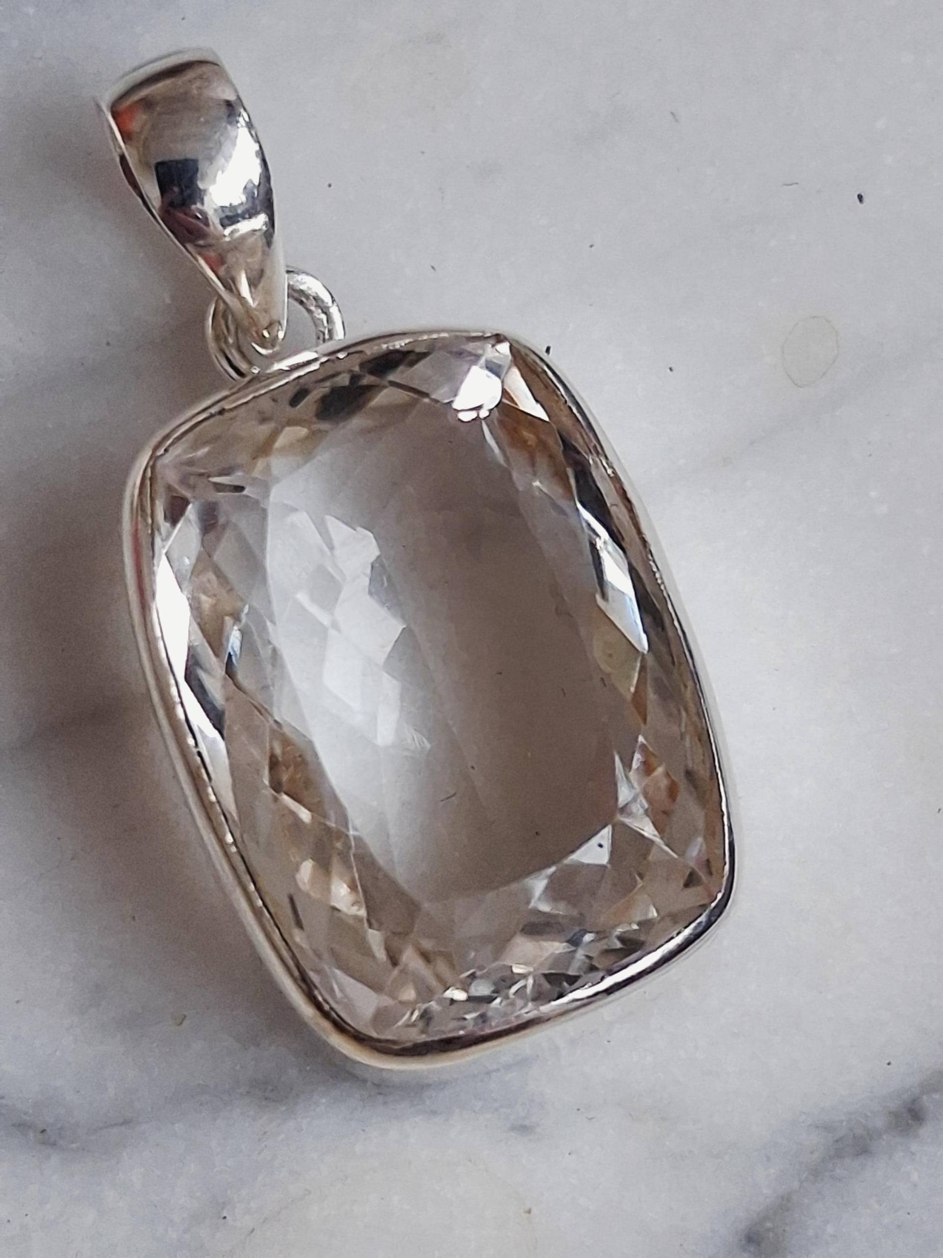 Großer Bergkristall Kettenanhänger in Sterling Silber Gefaßt von Schabanag