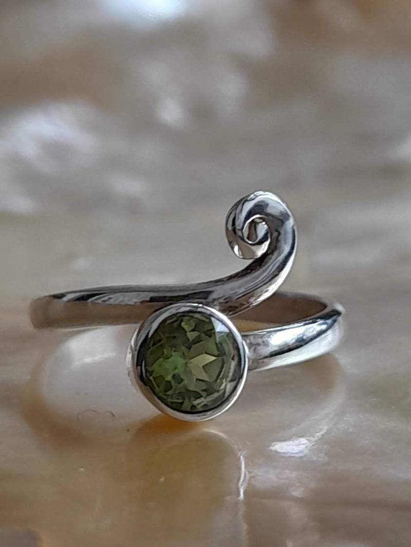 Ring 925 Er Sterling Silber Mit Peridot Größe 56 Offen Ring 925 Er Sterling Silber Mit Peridot Größe 56 Offen von Schabanag