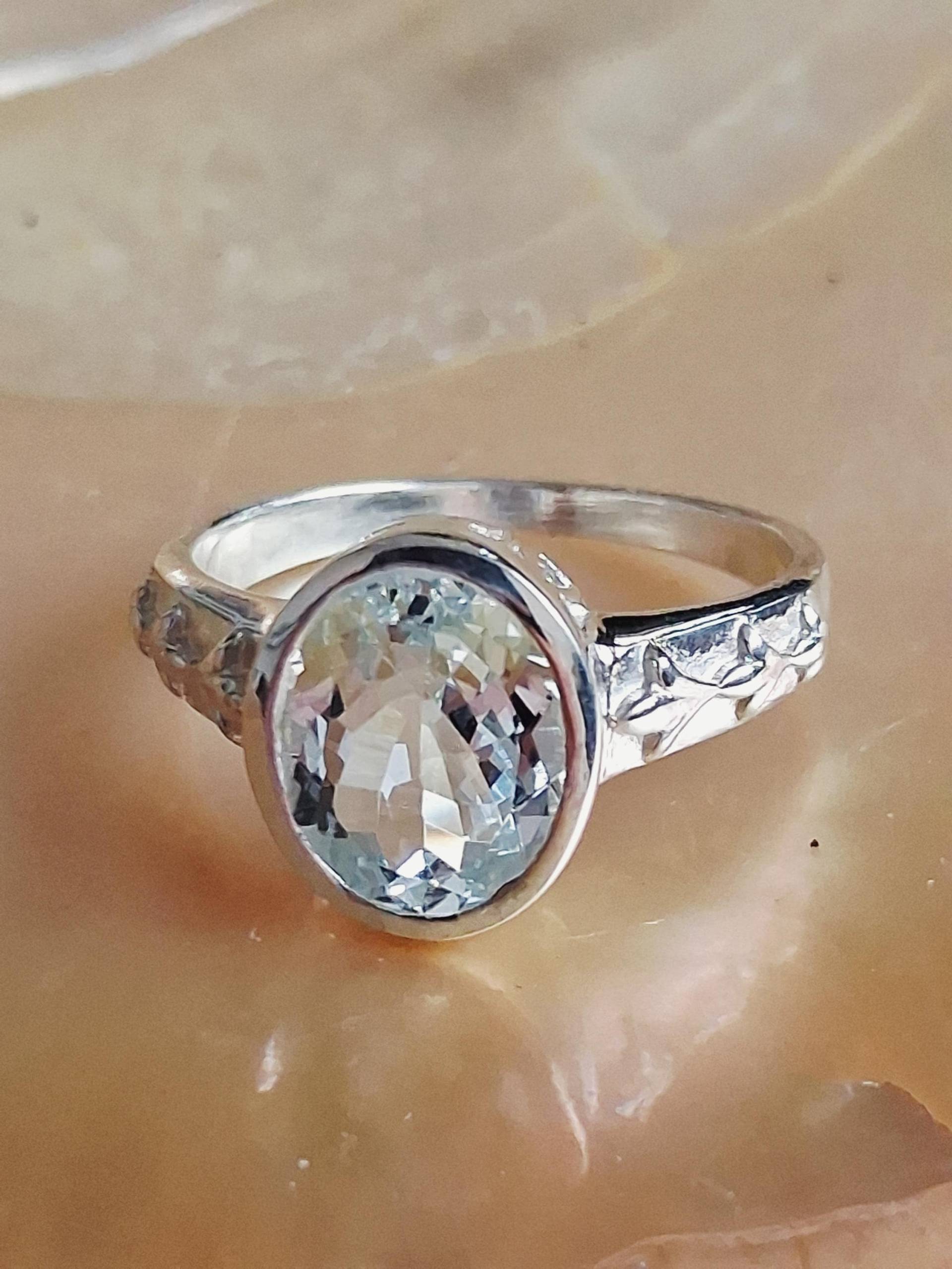 Silberring Aus 925 Er Sterling Silber Mit Einem Ovalen Geschliffenen Bergkristallen Gr. 61 von Schabanag