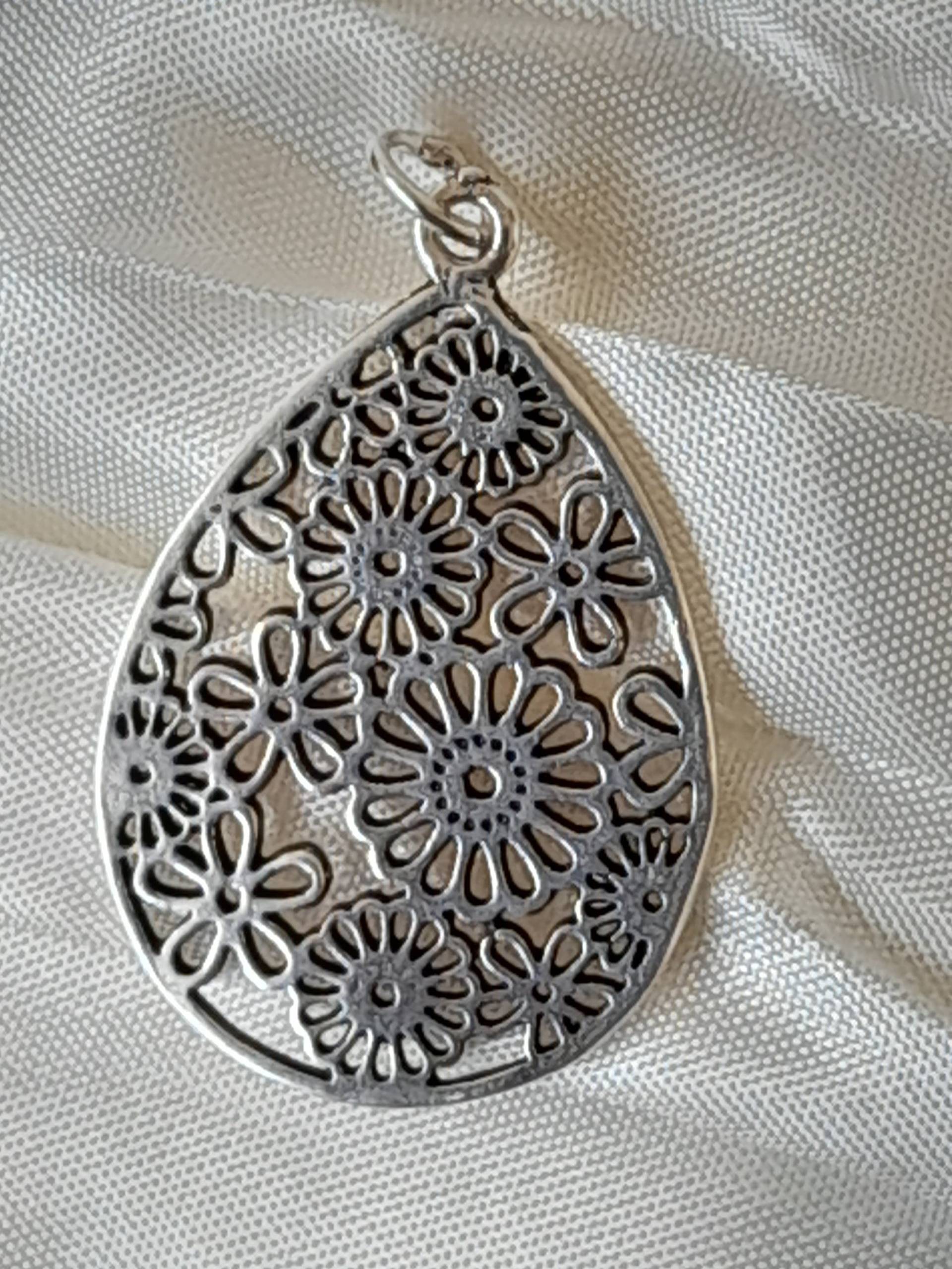 Tropfenförmiger Anhänger 925 Er Sterling Silber Blumen Muster von Schabanag