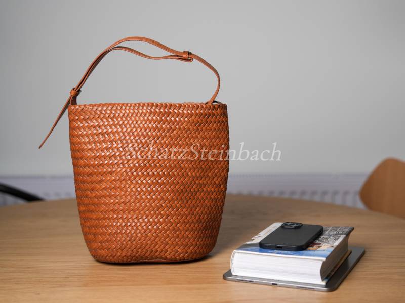 Handgewebte Braune Leder Hobo Bag, Verstellbare Schultertasche von SchatzSteinbach