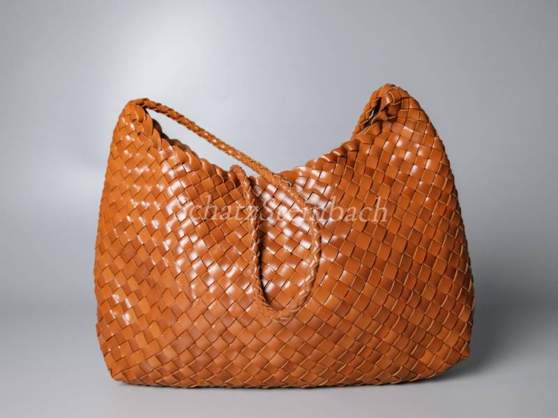 Handgewebte Beige Echtleder Crossbody Schultertasche - Geflochtene Hobo Tote Clutch Mit Baumwollbeutel von SchatzSteinbach