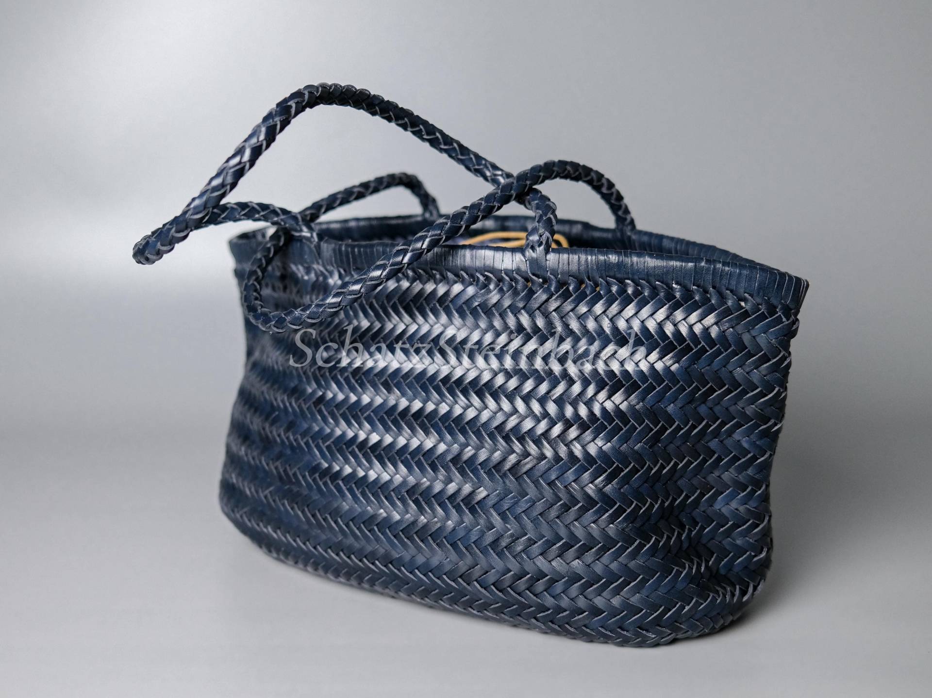 Marineblau Leder Geflochtene Einkaufstasche Mit Baumwolltasche von SchatzSteinbach