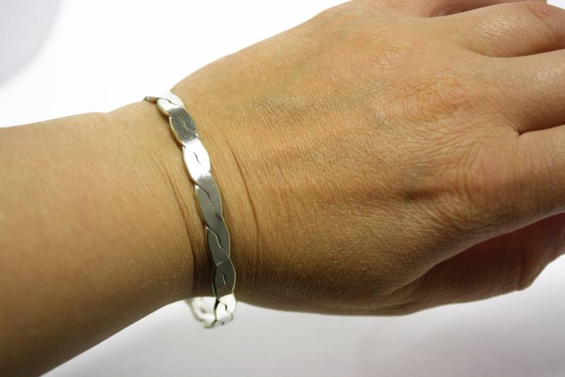 Armreif Rund Geschlossen Verdreht Ethno Retro Vintage von Schatztruheberlin