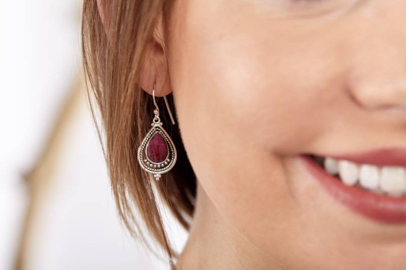 Silberohrring Rubintröpfchen Orient von ScheinerSchmuck