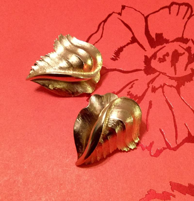 Krone Trifari Conch Shell Ohrclips Krone Trifari Conch Shell Ohrclips von SchellerHouse