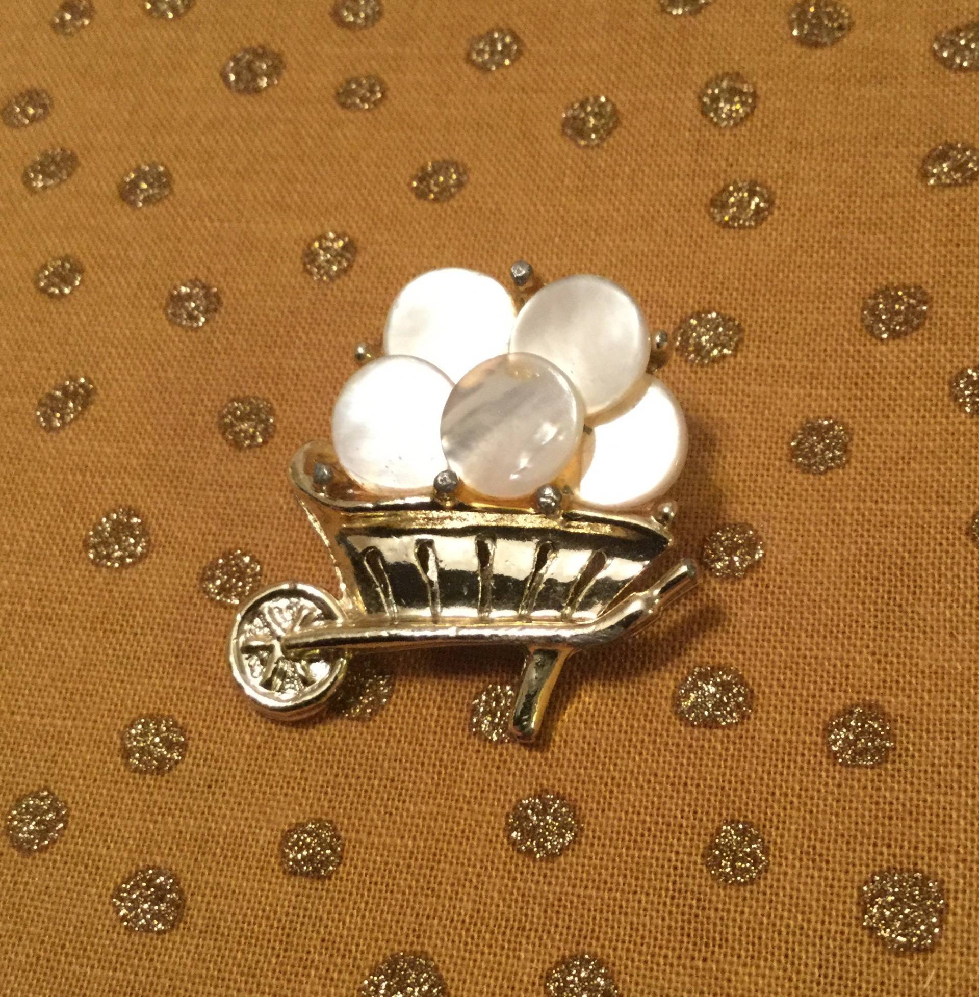 Mutter Der Perle Schubkarre Pin Mutter Der Perle Schubkarre Pin von SchellerHouse