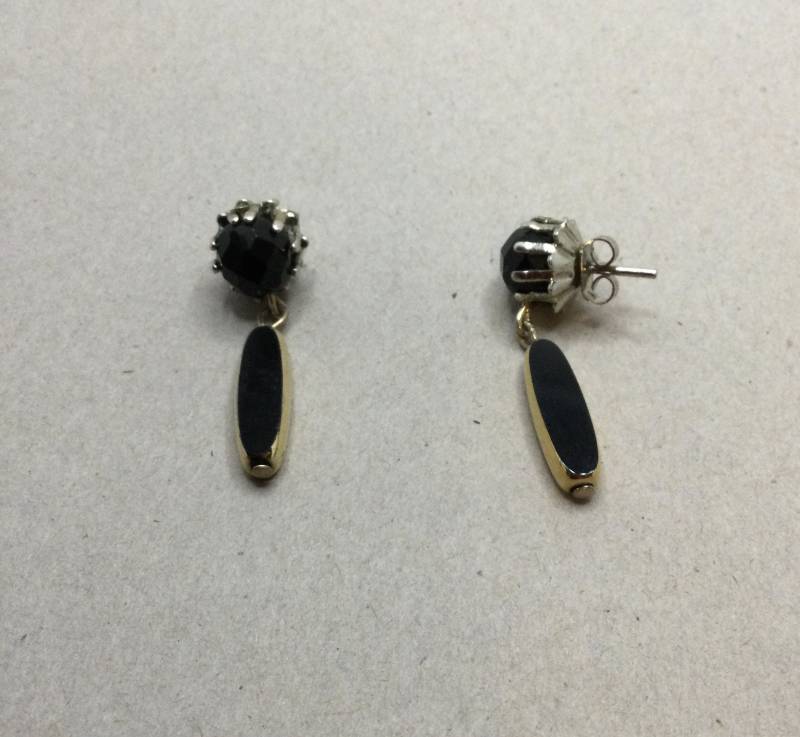 Schwarze Juwel Ohrringe Schwarze Juwel Ohrringe von SchellerHouse