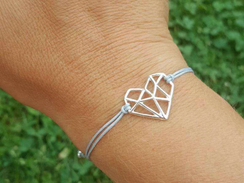 Armband - Glücksbringerarmband Freundschaftsband in Hellgrau Mit Herz von SchenkenoderBehalten