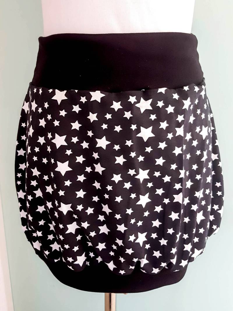 Ballonrock Aus Baumwolljersey in Schwarz Mit Sternen von SchenkenoderBehalten