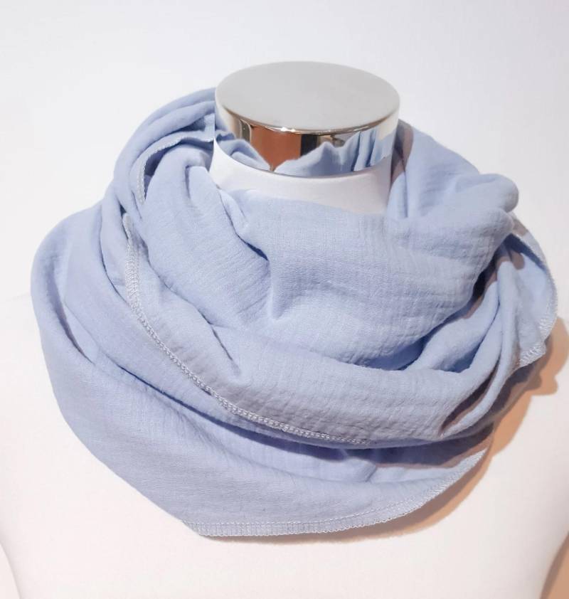 Einfarbiger Loop Schal Aus Musselin in Hellblau von SchenkenoderBehalten