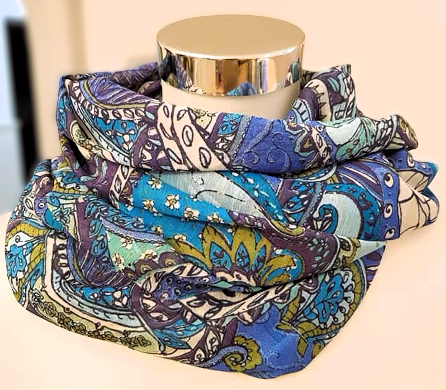 Frühlingsloop in Blau Mit Muster Frühlingsloop in Blau Mit Muster von SchenkenoderBehalten