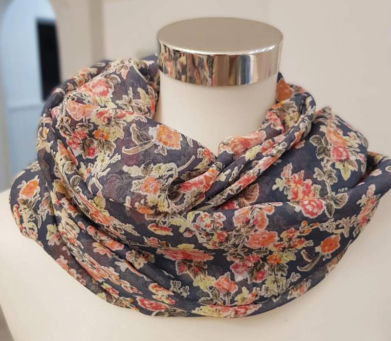 Frühlingsloop in Blau Mit Rosen von SchenkenoderBehalten