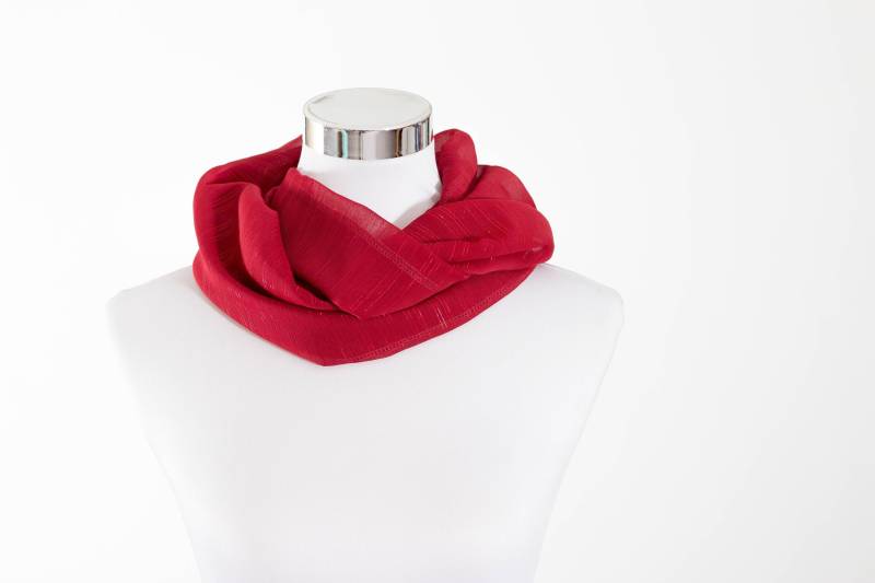 Leichter Loop Schal Aus Chiffon in Rot Mit Goldfarbenen Glitzerstreifen - Roter Einfarbiger Goldfarbenem Glitzer von SchenkenoderBehalten