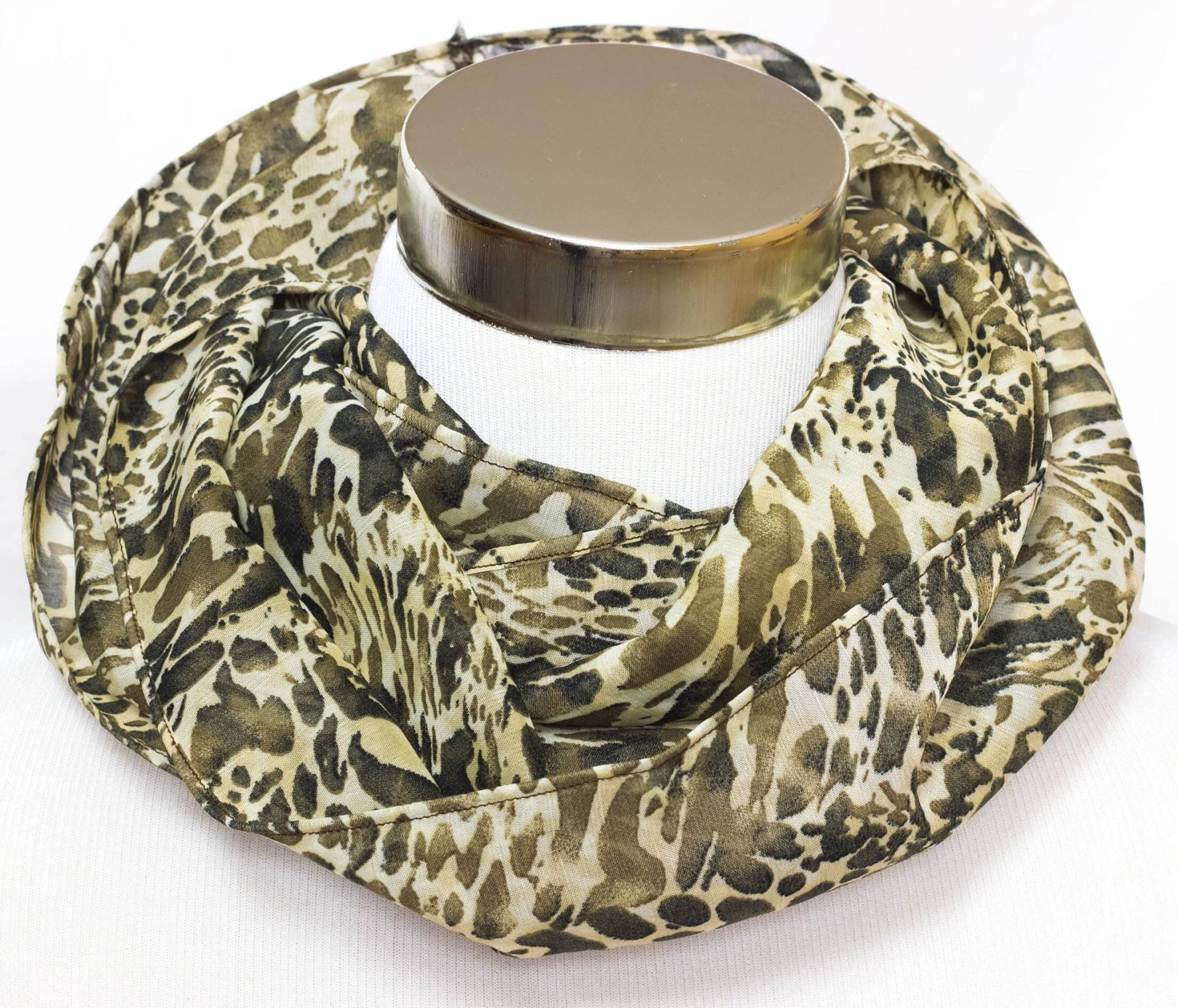 Loop Schal Aus Chiffon in Grün Und Beige von SchenkenoderBehalten