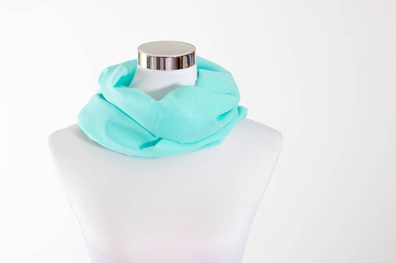 Loop Schal Aus Chiffon in Türkis - Türkisfarbener Chiffonschal von SchenkenoderBehalten