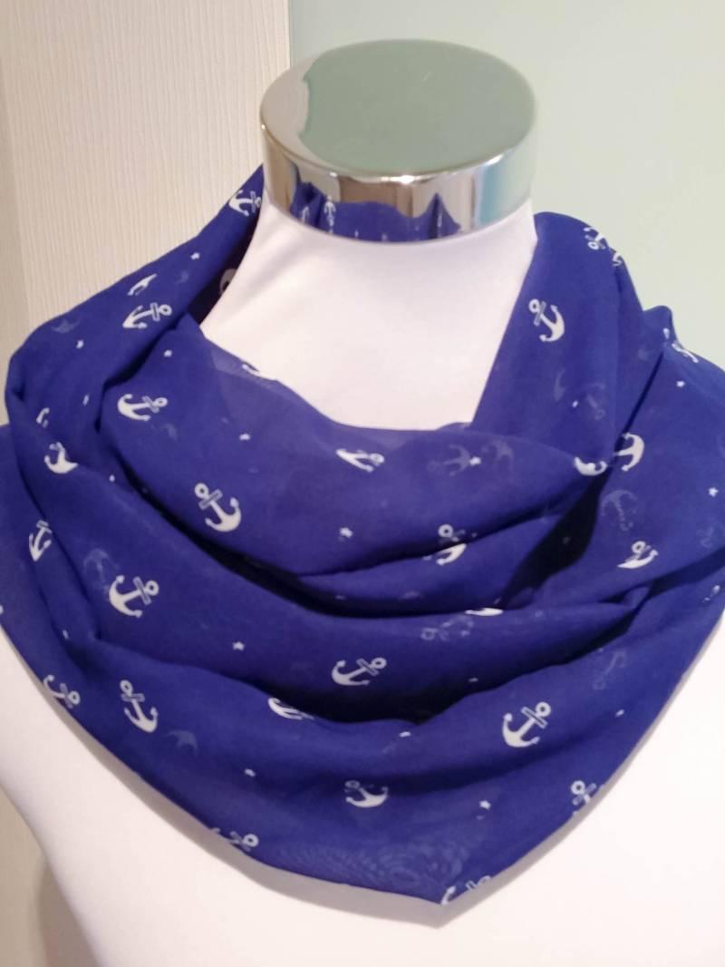 Loop Schal Aus Leichtem Chiffon in Blau Mit Weißen Ankern - Maritim von SchenkenoderBehalten