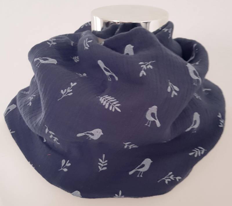 Loop Schal Für Den Frühling Aus Musselin in Dunkelblau Mit Vogel-Motiv von SchenkenoderBehalten