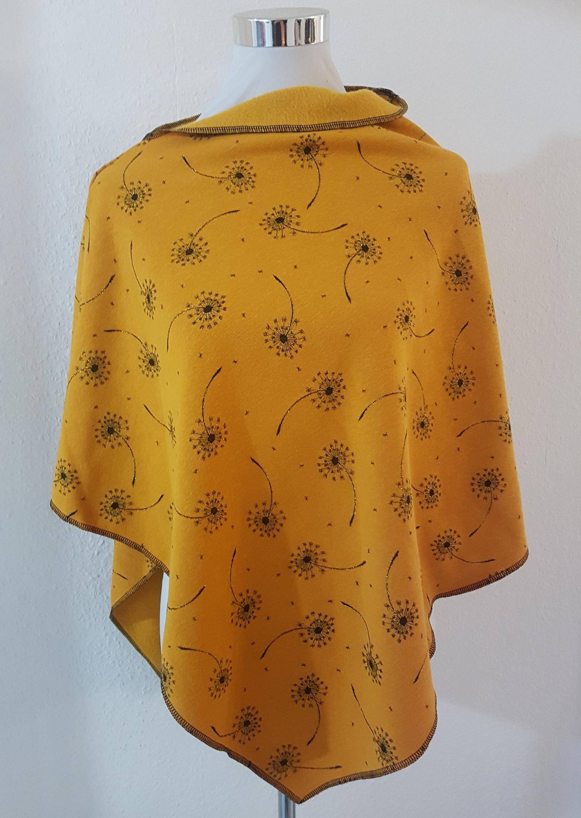 Poncho Aus Alpenfleece in Gelb Mit Pusteblumen von SchenkenoderBehalten