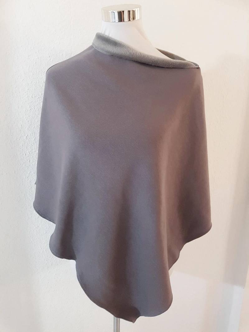 Poncho Aus Alpenfleece in Graubraun Uni von SchenkenoderBehalten