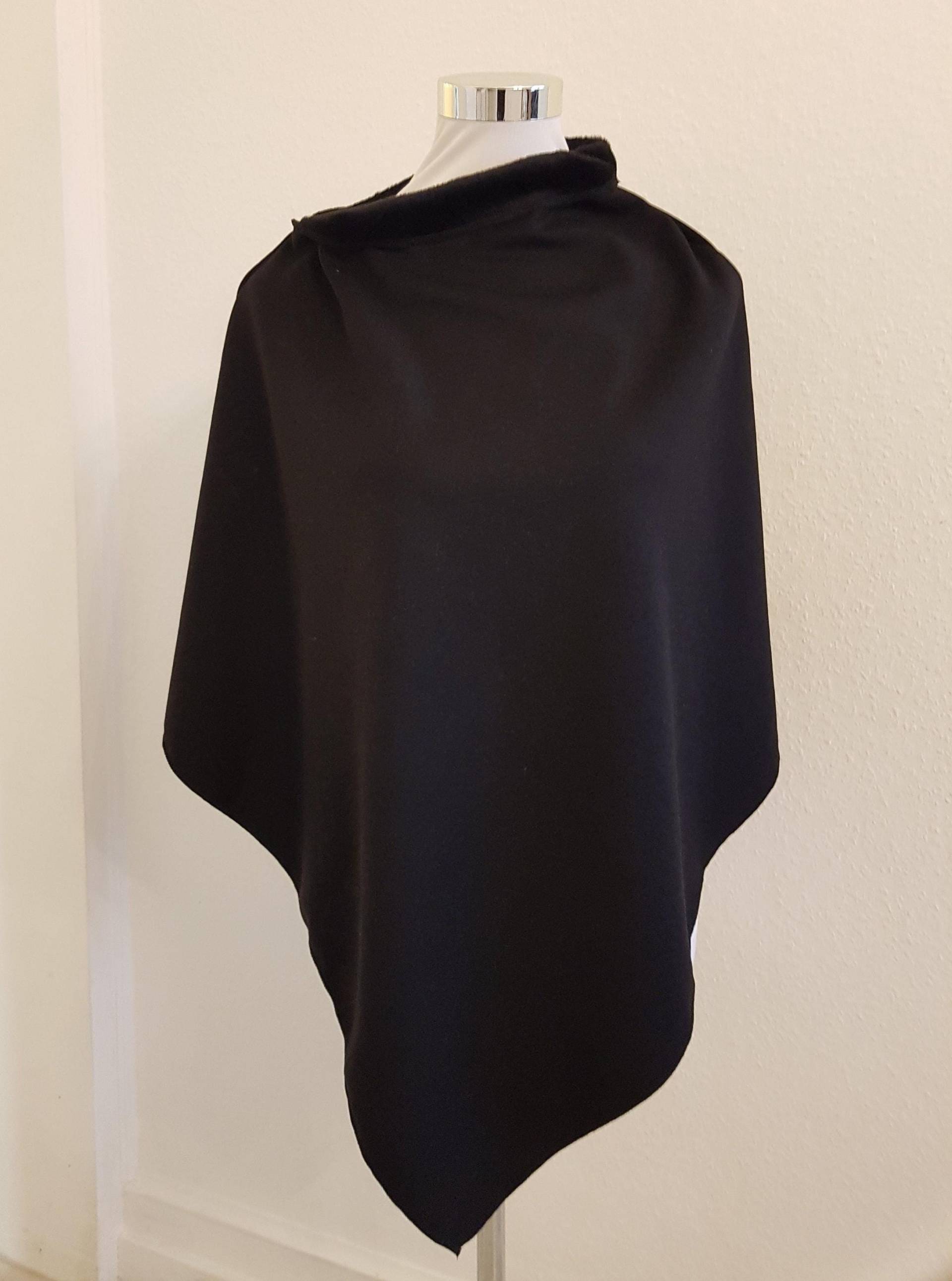 Poncho Aus Alpenfleece in Schwarz Uni Poncho Aus Alpenfleece in Schwarz Uni von SchenkenoderBehalten