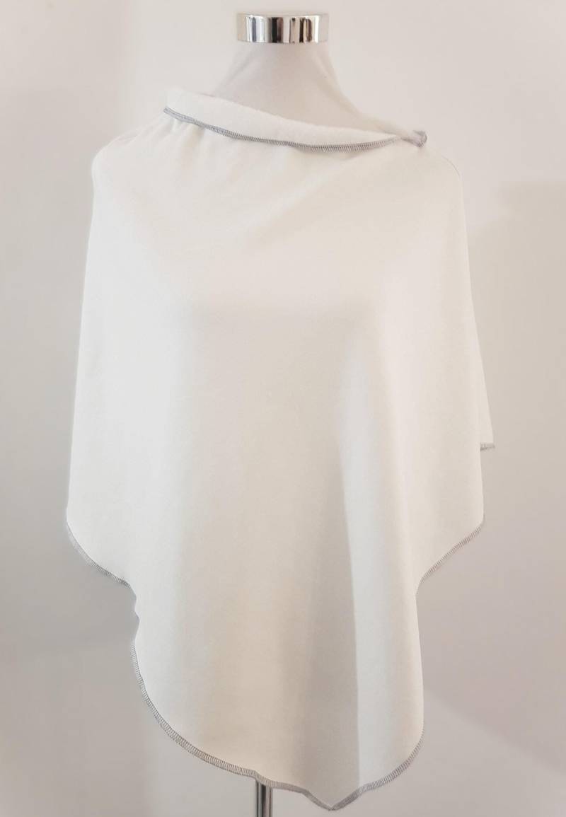 Poncho Aus Alpenfleece in Weiß Uni von SchenkenoderBehalten