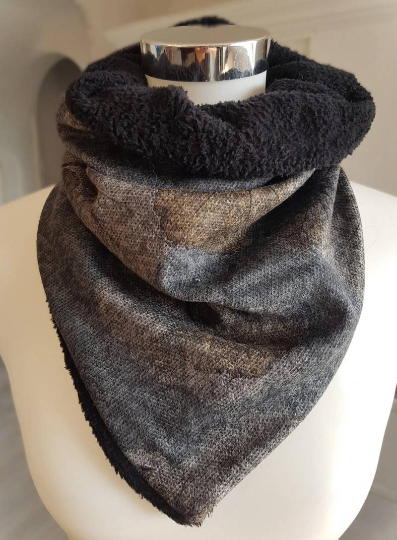 Schlupfschal Aus Fleece Und Baumwolljersey in Grau Mit Muster von SchenkenoderBehalten
